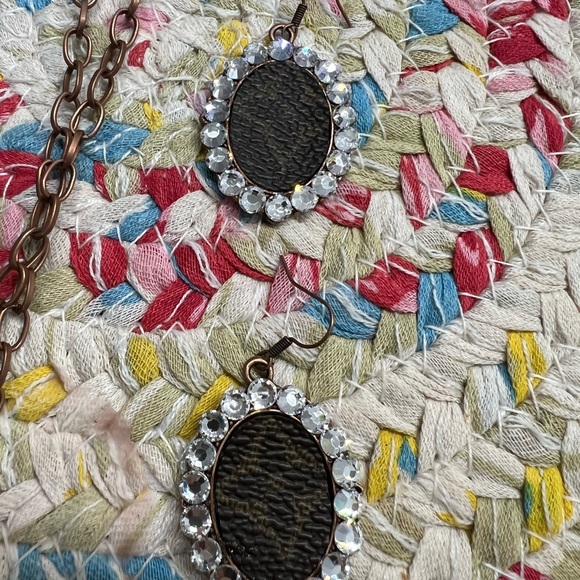 LV style Earrings and necklace set - Picture 4 of 6